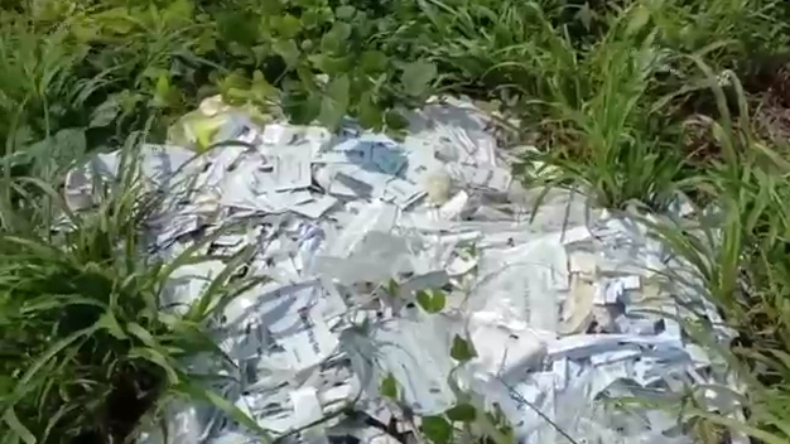 Duh, Limbah Medis Alat Swab Antigen Berceceran di Pinggir Tol Simpang Bakauheni
