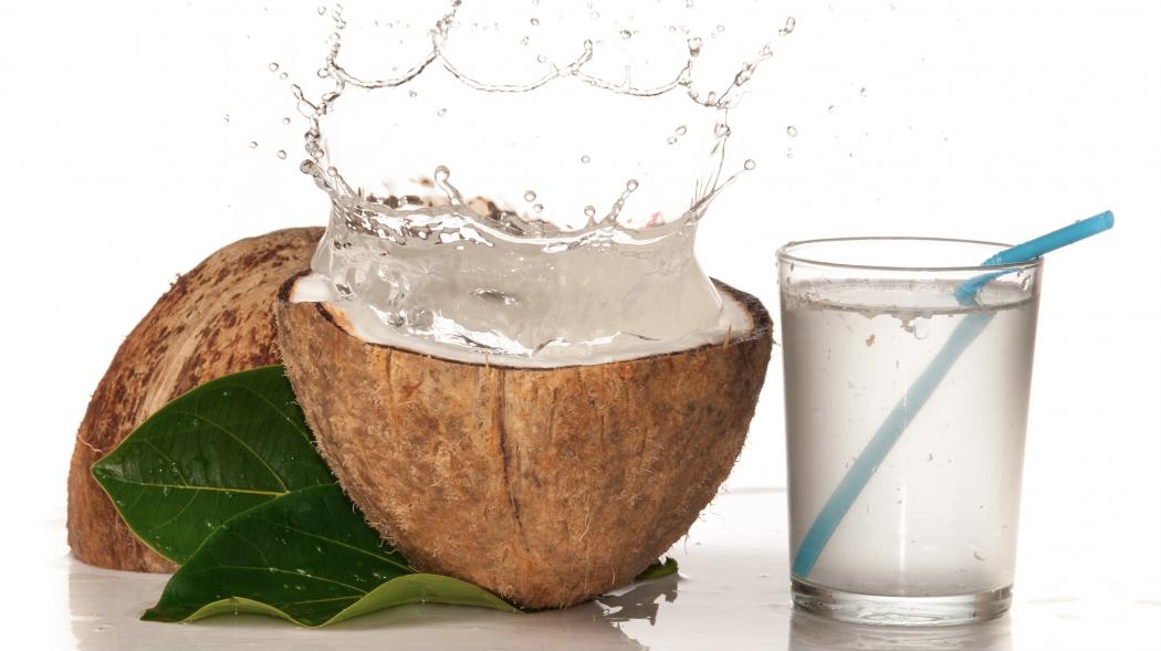Dokter Tegaskan Resep Obat Covid-19 Air Kelapa Dicampur Garam dan Jeruk Nipis Hoaks! 