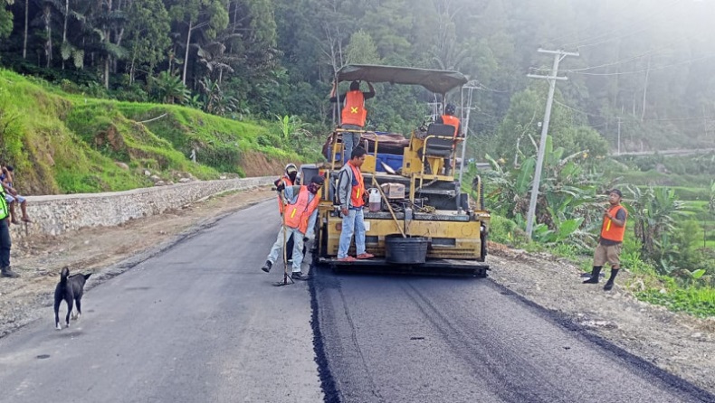 Pembangunan Ruas Jalan Toraja Utara - Sulbar Sudah 43 Persen