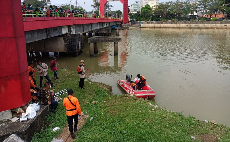 Pria Ceburkan Diri ke Sungai Cisadane Gegerkan Warga, Tim SAR Turun Tangan