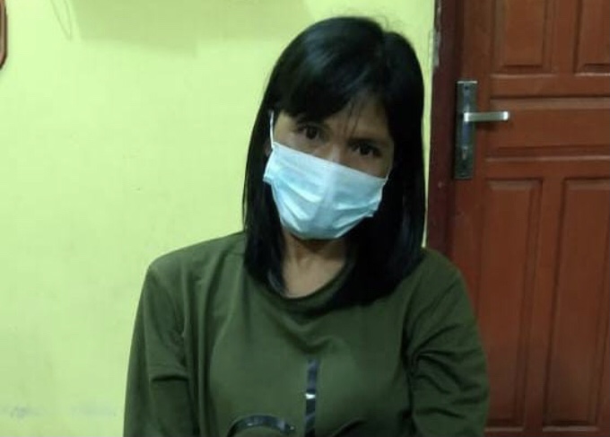 Perempuan Ini Dibuntuti Polisi, Ketika Digeledah Ditemukan Sabu Dalam Kotak Rokok   