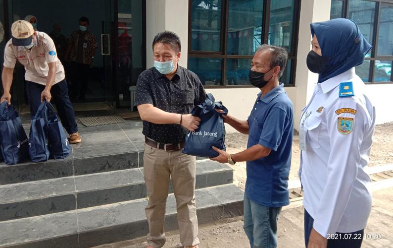  Terdampak Pandemi Covid-19, Sopir Angkot di Salatiga Beralih Jadi Kuli Bangunan