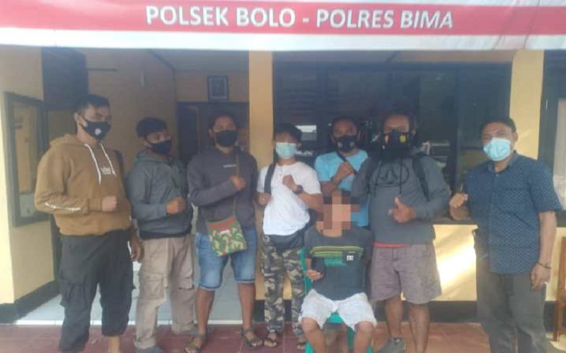Dikejar Warga, Jambret Ini Tinggalkan Motor dan HP Curian Lalu Kabur ke Gunung
