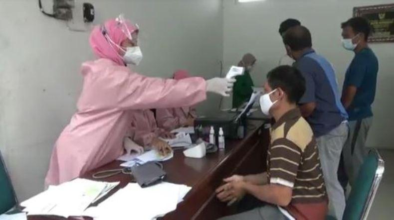 Ratusan Pedagang Pasar Sunggingan Boyolali Disuntik Vaksin Covid-19 