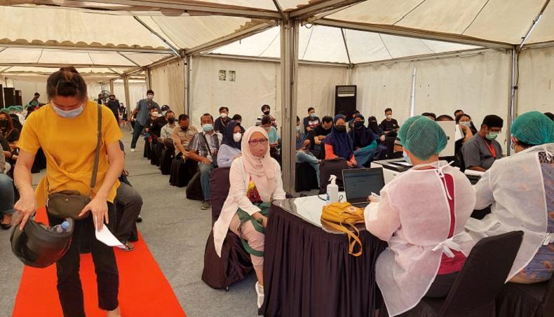Masyarakat Antusias Ikut Vaksinasi MNC Peduli dan Kemenparekraf di MNC Studios Kebon Jeruk