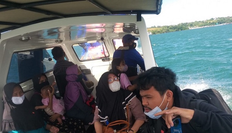 Polairud Polda Maluku Evakuasi 500 Penumpang KM Tidar yang Karam di Pulau Buru
