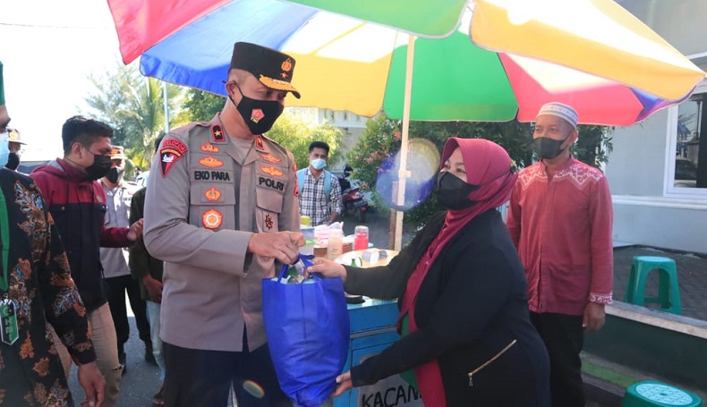 Gandeng HMI, Wakapolda Malut Turun ke Jalan Sosialisasi Lawan Hoaks Covid-19 