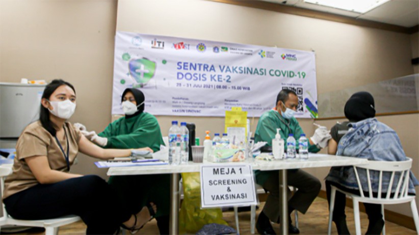1.300 Orang Antusias Ikuti Vaksin Covid-19 di Sentra Vaksinasi Dosis Kedua 