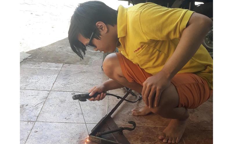 Berawal Hobi Main Game di Warnet, Anak Tukang Las Ini Jadi Jagoan IT dan Dapat Beasiswa Rp300 Juta