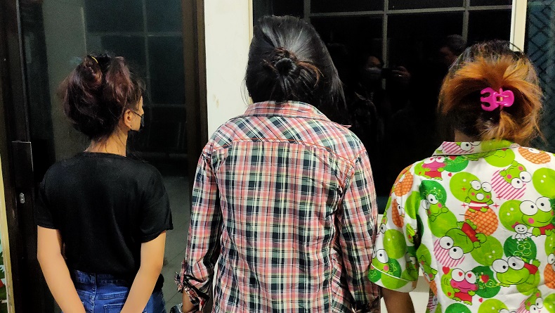 Keroyok Resepsionis Hotel hingga Babak Belur, 3 Perempuan di Manado Ditangkap Polisi