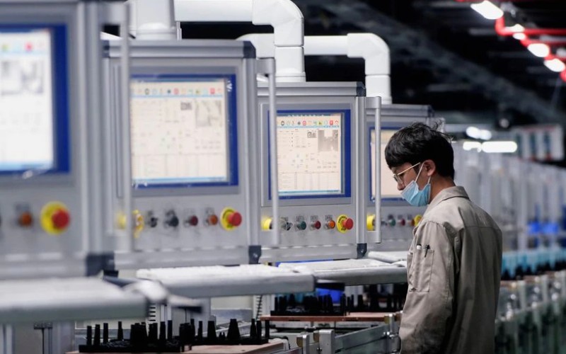 Aktivitas Pabrik China di Juli Tumbuh Paling Lambat dalam 17 Bulan