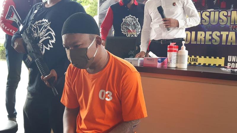  Dendam Sering Dimintai Uang Semasa Sekolah, Pria Ini Aniaya Teman hingga Babak Belur