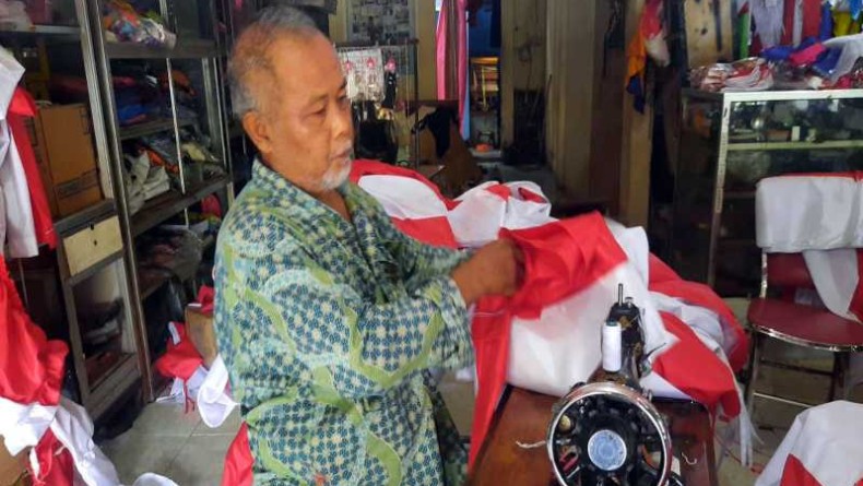 Momen HUT RI, Perajin Bendera dan Umbul-umbul Banjir Pesanan 