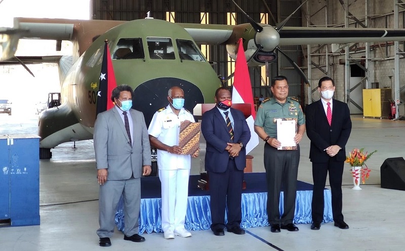 TNI Bantu Perbaikan Mesin Pesawat CASA Milik Papua Nugini