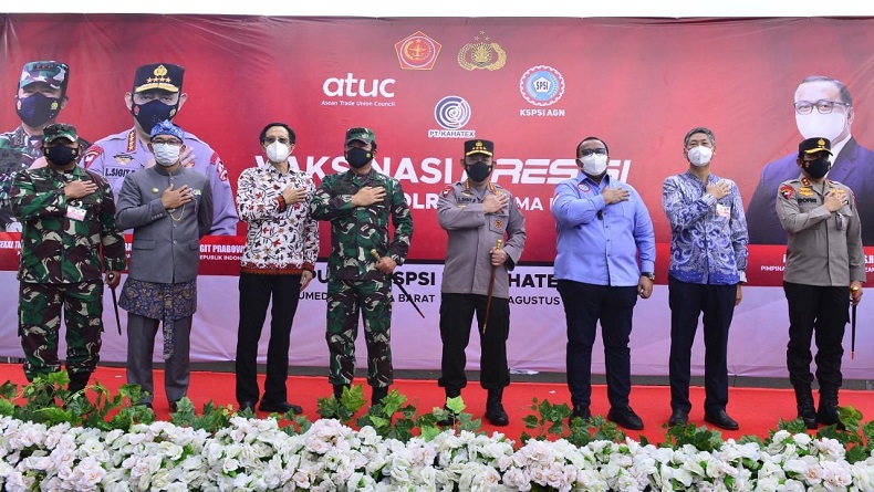 Serbuan Vaksinasi di Sumedang, Kapolri: Kesehatan Buruh Terjaga, Ekonomi Tumbuh
