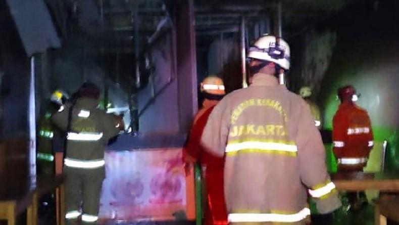 Restoran di Rawamangun Ludes Terbakar, Api Berkobar dari Dapur