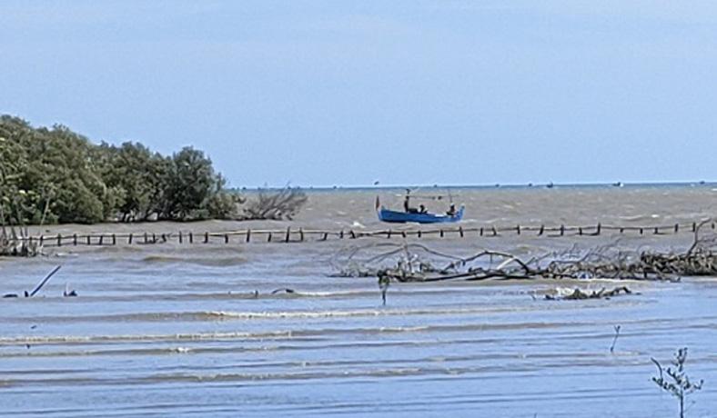  Tanggul Jebol Dihantam Ombak, Lahan Tambak Warga Rembang Rusak Parah