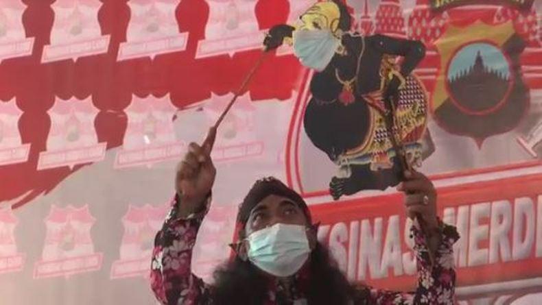 Dukung Vaksinasi Merdeka Candi, Dalang di Jepara Ini Ajak Masyarakat Andil Tuntaskan Pandemi