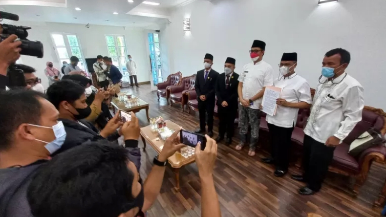 Ringankan Beban Pedagang, Wali Kota Bukittinggi Cabut Perwako Nomor 40 dan 41
