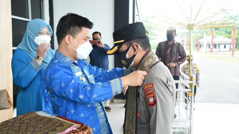 Kapolres Sambas Resmi Dijabat AKBP Laba Meliala, Bupati Kenang Kinerja AKBP Robertus
