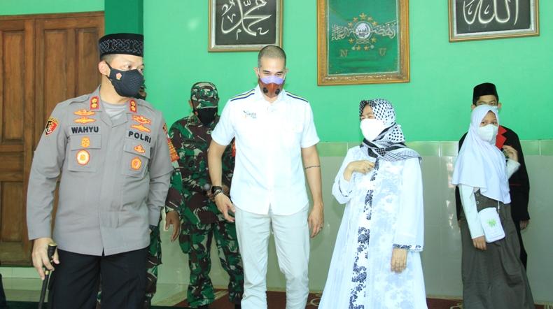 Artis Okan Cornelius Gelar Silaturahmi ke Ponpes Kholifatullah Singoludiro