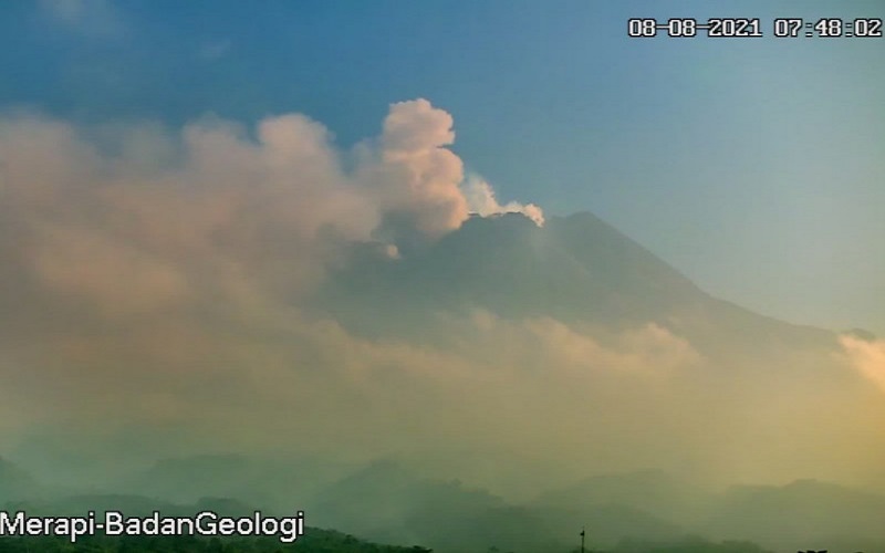 Awan Panas Guguran Merapi Munculkan Hujan Abu Tipis di Magelang dan Boyolali