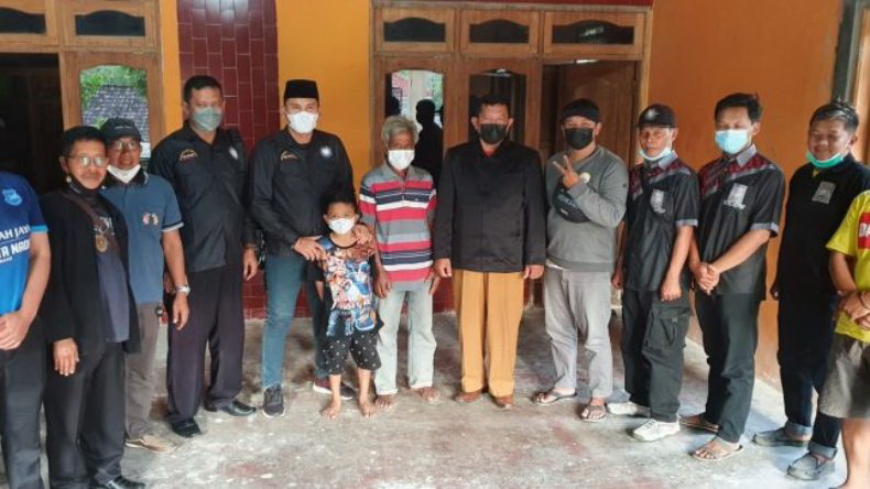 PSHT Santuni 2 Anak Yatim Piatu di Sragen Akibat Covid-19 