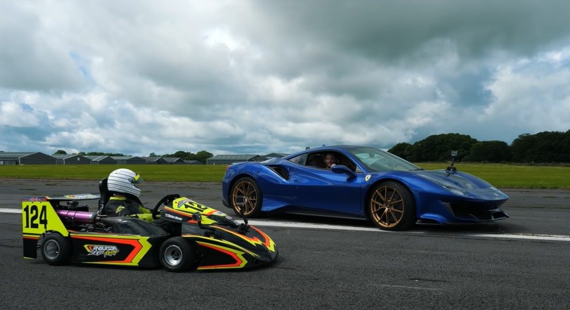 Ferrari Adu Kecepatan dengan Mobil Gokart, Hasilnya Mengejutkan 