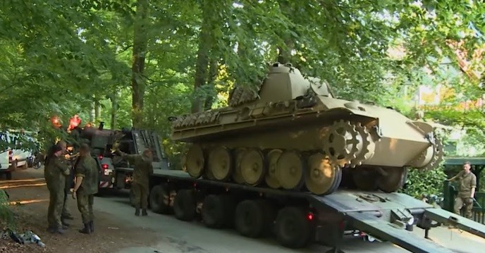 Kakek 84 Tahun Didenda Rp4 Miliar karena Menyimpan Tank Perang Dunia II di Rumah