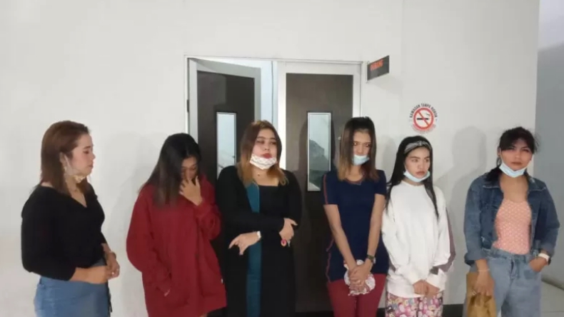 Nyanyi dengan Pria Bukan Muhrim, 6 Pemandu Karaoke di Sumbar Diangkut Satpol PP