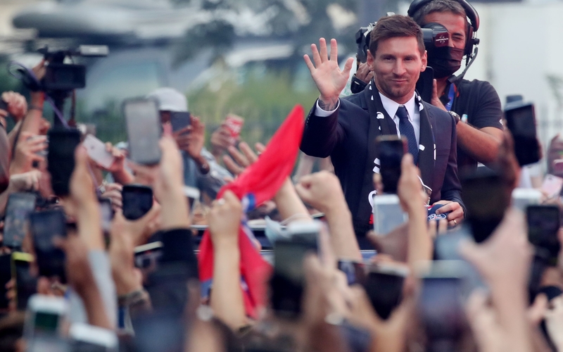 Disambut Fans PSG di Parc des Princes, Lionel Messi: Ini Sambutan yang Gila