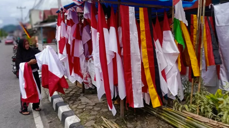 Penjual Bendera Merah Putih di Pasaman Mengeluh, Pendapatan Turun 75 Persen