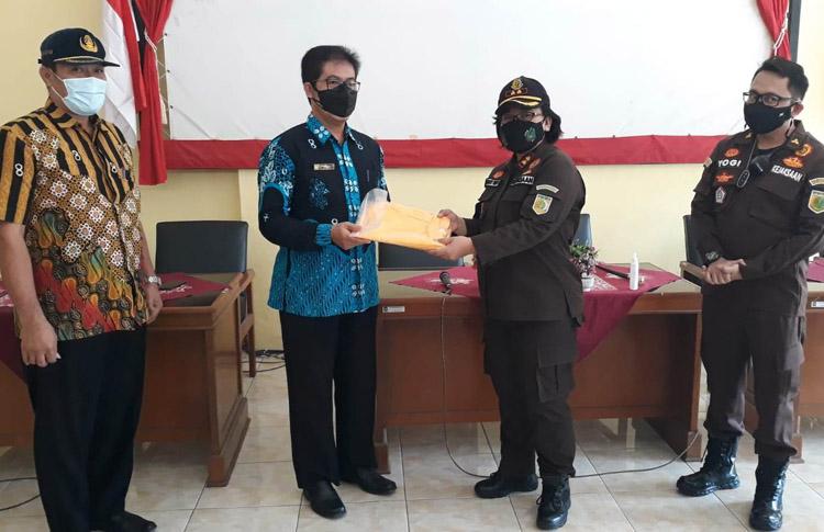 Kasus Kematian Covid-19 Naik, Kejari Kulonprogo Bantu APD bagi Relawan
