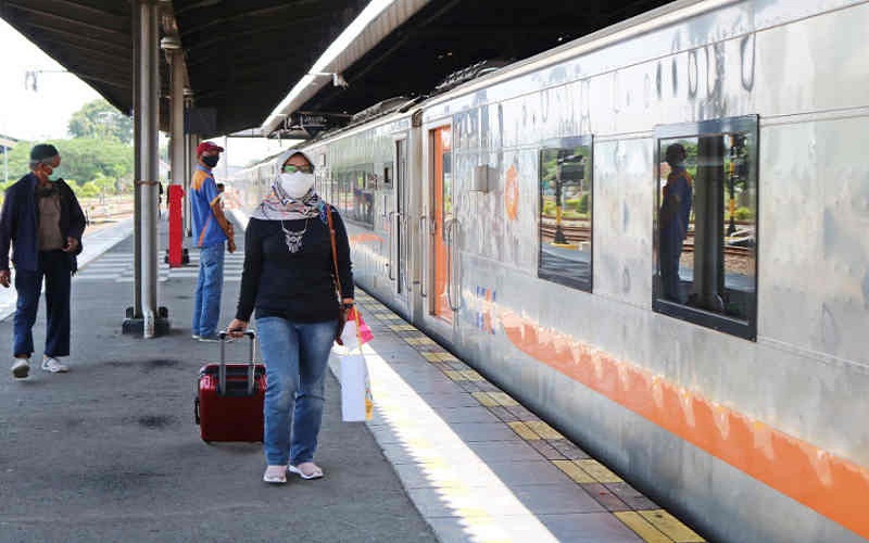 KAI Cirebon Larang Anak Usia di Bawah 12 Tahun Naik Kereta Api