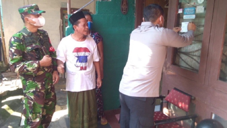 Rumah Warga di Kebayoran Lama yang Belum Vaksin Covid-19 Ditempeli Stiker