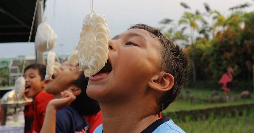Kisah Sedih Sejarah Lomba Makan Kerupuk di Indonesia, Sudah Ada sejak 1950