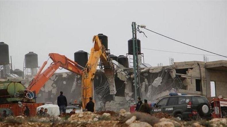 Keluarga Palestina Hancurkan Rumah Pribadi, Ini Alasannya