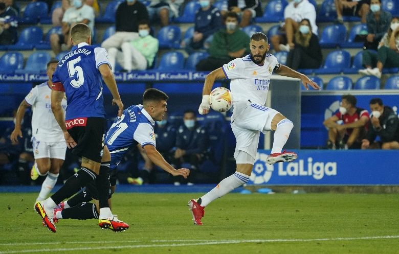 Karim Benzema Menggila, Real Madrid Pesta Gol di Kandang Alaves