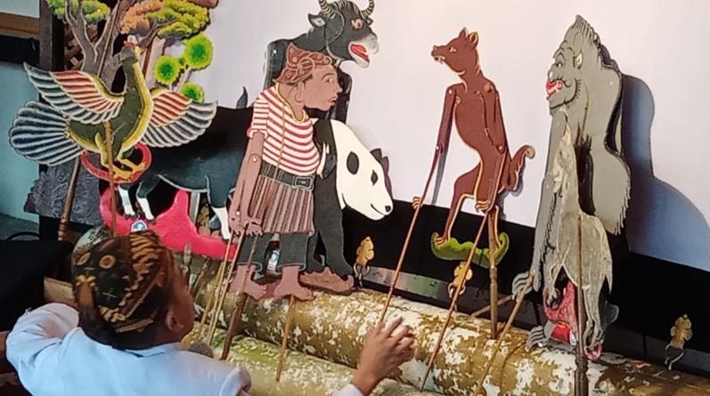  Keren, Wayang Kancil Antre Vaksin yang Dimainkan Dalang Cilik Ini Bikin Kagum Unicef