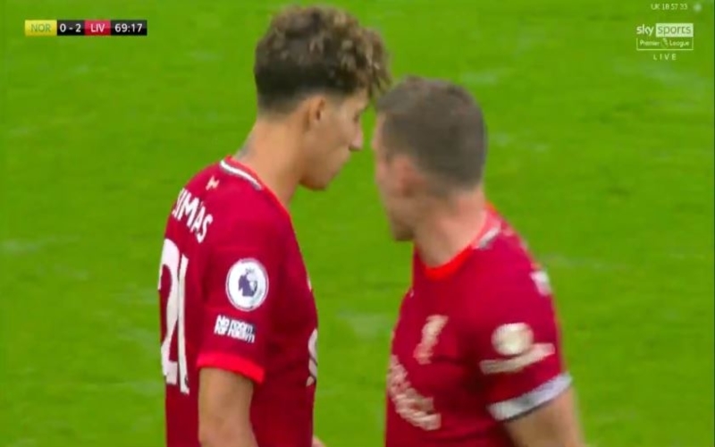 Hampir Blunder, Bek Liverpool Ini Kena Tampar James Milner