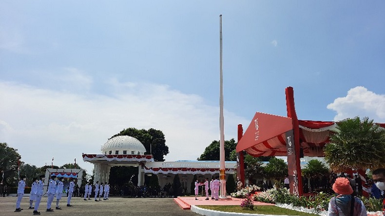 Gabriella Jomilena, Remaja Asli Papua Pembawa Bendera di Gedung Negara Jayapura