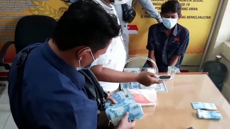 Beli Gitar dengan Uang Fotokopian, Orang Gangguan Jiwa di Padang Diamankan Polisi