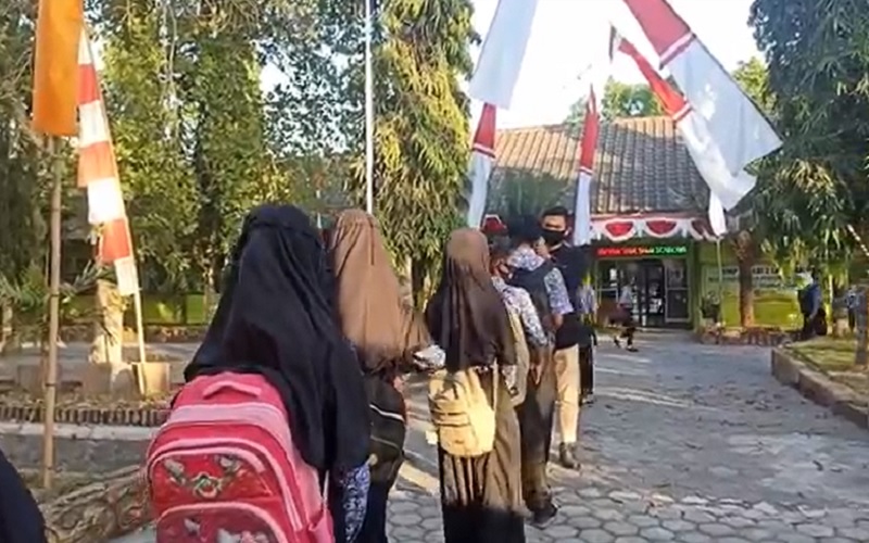 Siswa di Lombok Timur Mulai Belajar Tatap Muka Hari Ini