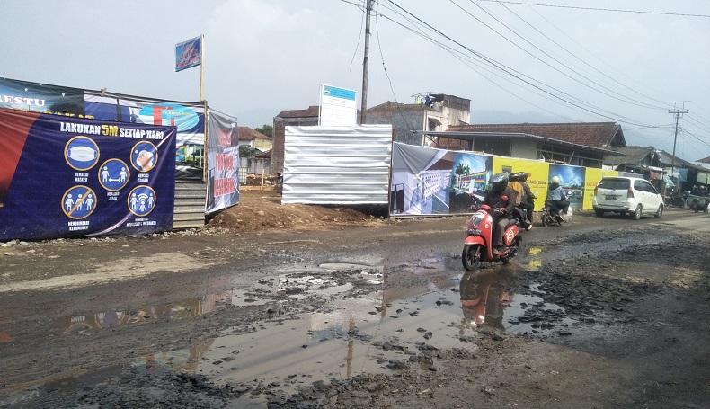 Sepanjang 100 Kilometer Jalan di KBB Rusak, Ditarget 3 Tahun Tertangani