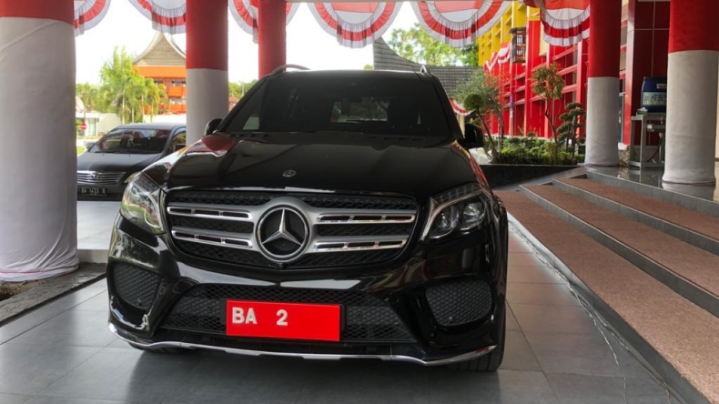 Wagub Sumbar Audy Pakai Mobil Pribadi Mercedes Benz untuk Kendaraan Dinas