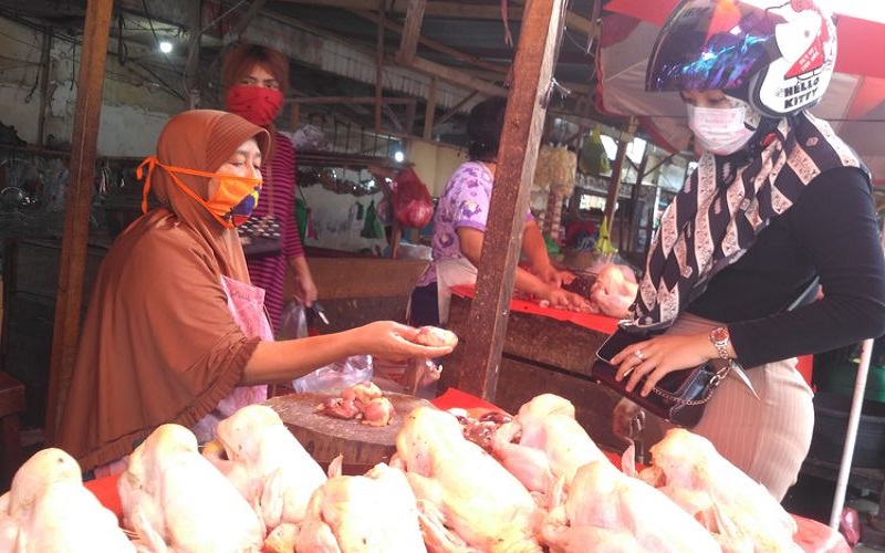 Harga Ayam di Palembang Turun, Pedagang: Pembeli Tetap Sepi