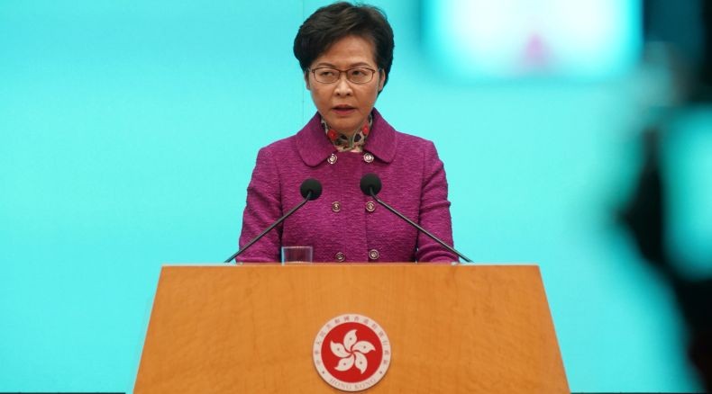 Pemimpin Hong Kong Carrie Lam Patah Tulang Setelah Jatuh di Kantornya, Dirawat di RS
