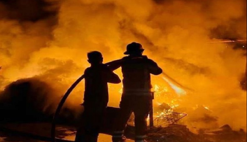 Belasan Rumah di Karawang Terbakar Hebat, Bupati Cellica Ungkap Keprihatinan 