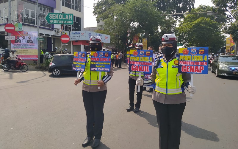 Polres Cimahi UJi Coba Ganjil Genap di Jalan Amir Mahmud dan Ganda Wijaya