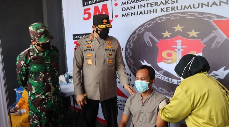 Kapolda Aceh dan Pangdam Iskandar Muda Tinjau Vaksinasi Massal di Taman Budaya